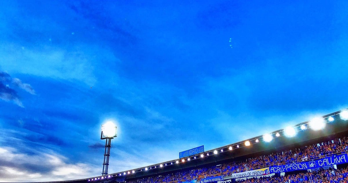 Hinchada de Millonarios FC en las tribunas de El Campín (foto: La Página Embajadora)