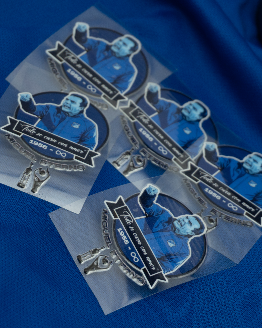 Sticker Todo se Cura con Amor | La Página Embajadora
